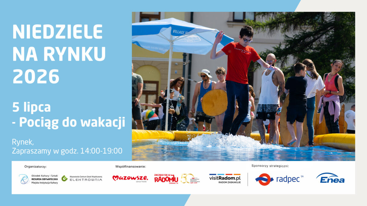 Plakat informacyjny wydarzenia „Niedziele na Rynku 2026”. Program: 5 lipca – Pociąg do wakacji. Miejsce: Rynek, zapraszamy w godz. 14:00-19:00. Prawa część plakatu zawiera zdjęcie przedstawiające chłopca w czerwonej koszulce, który ślizga się na desce skimboardowej po wodzie w dmuchanym torze wodnym rozstawionym na miejskim rynku. W tle obserwują go inni uczestnicy zabawy pod niebieskim parasolem. Na dole logotypy organizatorów i partnerów.