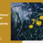 Plakat informacyjny wystawy „Trzy perspektywy” Izabeli Dulęby, Mai Kot i Szymona Wykroty. Wernisaż: 10 lipca 2026 r., godz. 18:00, Resursa Obywatelska, ul. Malczewskiego 16. Prawa część plakatu zawiera reprodukcję malarską przedstawiającą jaskrawożółte kwiaty (jaskry) rosnące wśród ciemnozielonych, długich traw i liści w nocnej, mrocznej scenerii z odcieniami fioletu, granatu i niebieskiego światła.